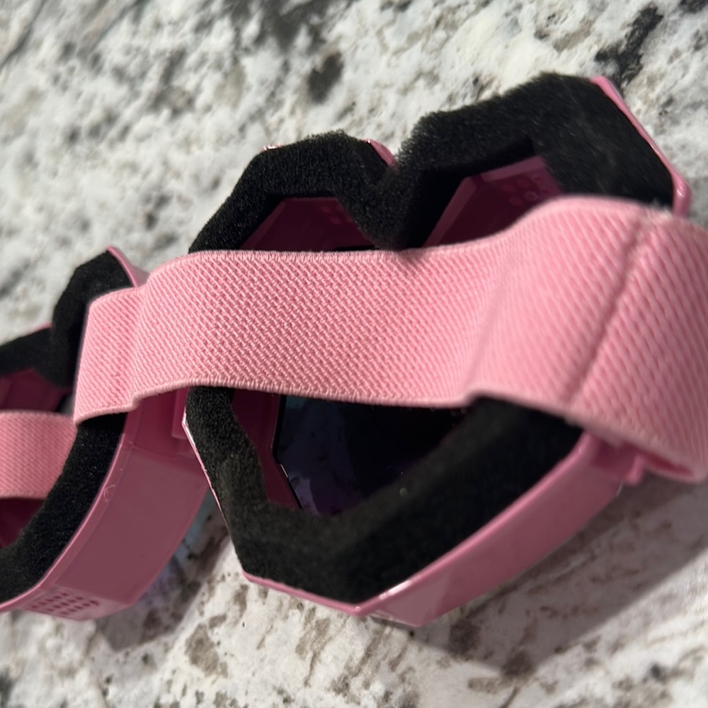 Pink Heart-Shaped Ski Goggles - Picture 3 of 6